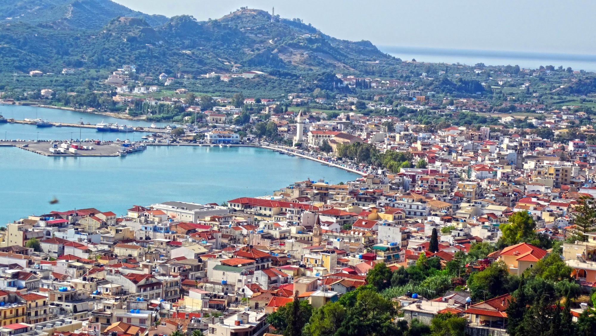 Blick auf Zakynthos-Stadt am Meer